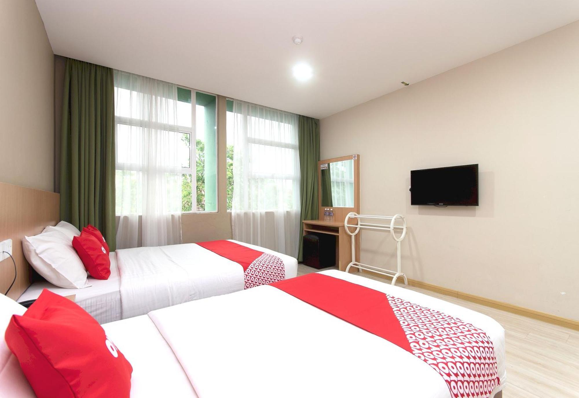 Capital O 89344 Labuan Avenue Hotel ภายนอก รูปภาพ